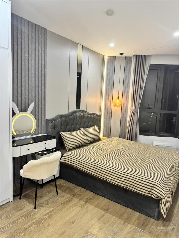 Bán căn 2pn bim 24t 68m2 giá 2 tỷ 850 triệu. ban công tây bắc