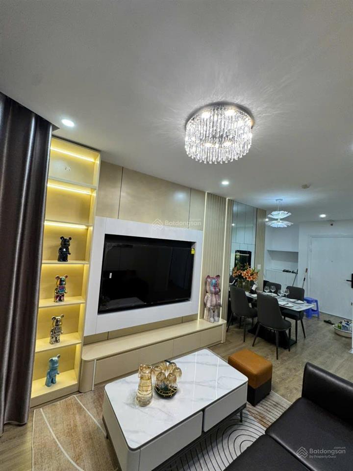 Bán căn 2pn bim 24t 68m2 giá 2 tỷ 850 triệu. ban công tây bắc