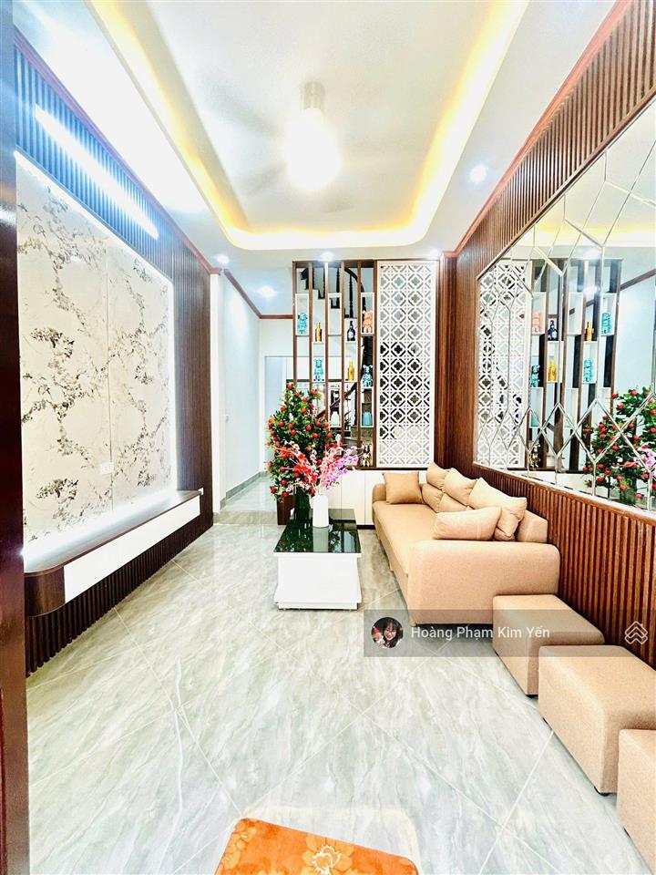 Mê ly! mặt ngõ thông kinh doanh xã đàn, sát phố, bagac phi ầm ầm, khe thoáng to sau nhà,đủ nội thất