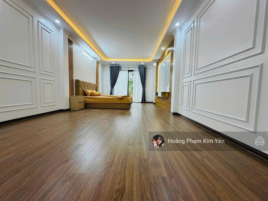 Kịch sàn! 6t thang máy thái thịnh, full nội thất mới tinh, 30m ra ô tô, bagac đỗ, ban công các tầng