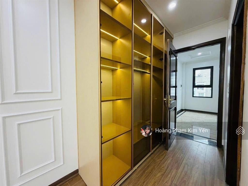 Kịch sàn! 6t thang máy thái thịnh, full nội thất mới tinh, 30m ra ô tô, bagac đỗ, ban công các tầng