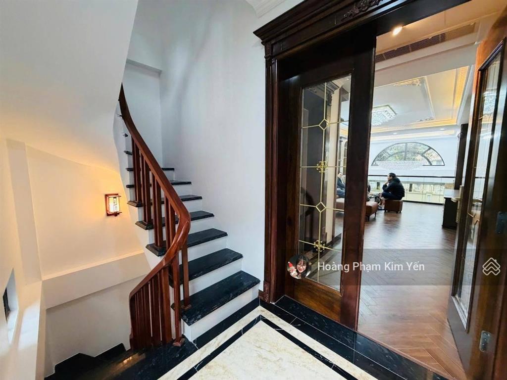 Kịch sàn! 6t thang máy thái thịnh, full nội thất mới tinh, 30m ra ô tô, bagac đỗ, ban công các tầng