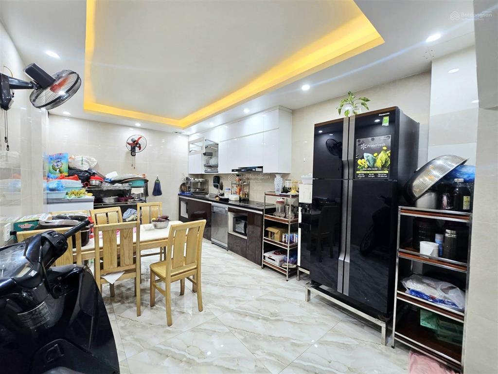 Cực mót! 10m ra phố cầu giấy, ngõ thoáng sáng, ô chờ thang máy, sân thượng chill, full nội thất