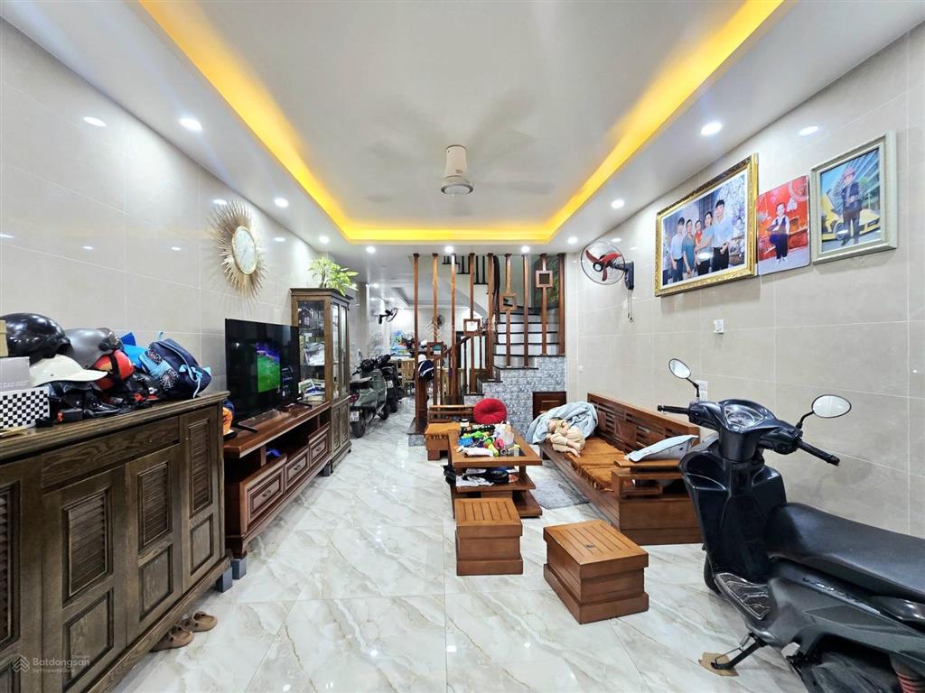 Cực mót! 10m ra phố cầu giấy, ngõ thoáng sáng, ô chờ thang máy, sân thượng chill, full nội thất