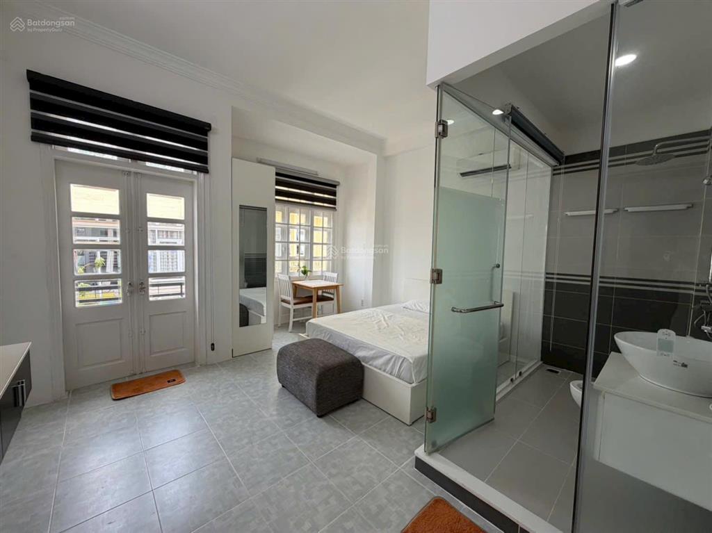 Nhà 4 tầng ngay chợ xóm mới diện tích sư dụng 240m2 hẽm rộng thoáng