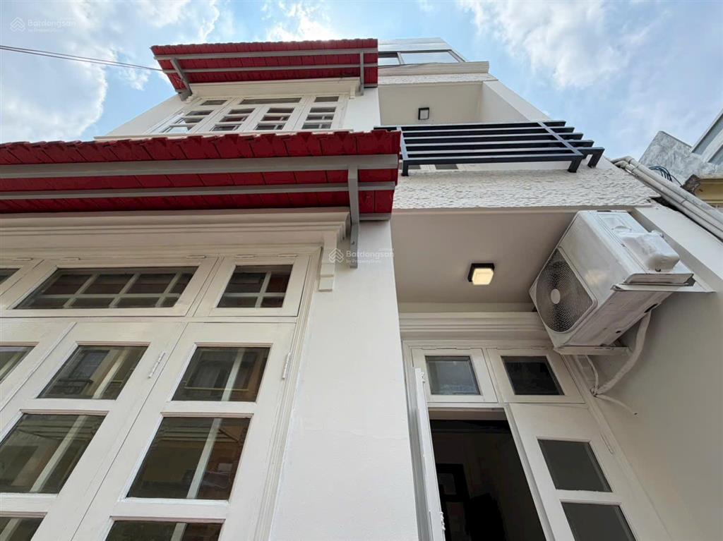 Nhà 4 tầng ngay chợ xóm mới diện tích sư dụng 240m2 hẽm rộng thoáng