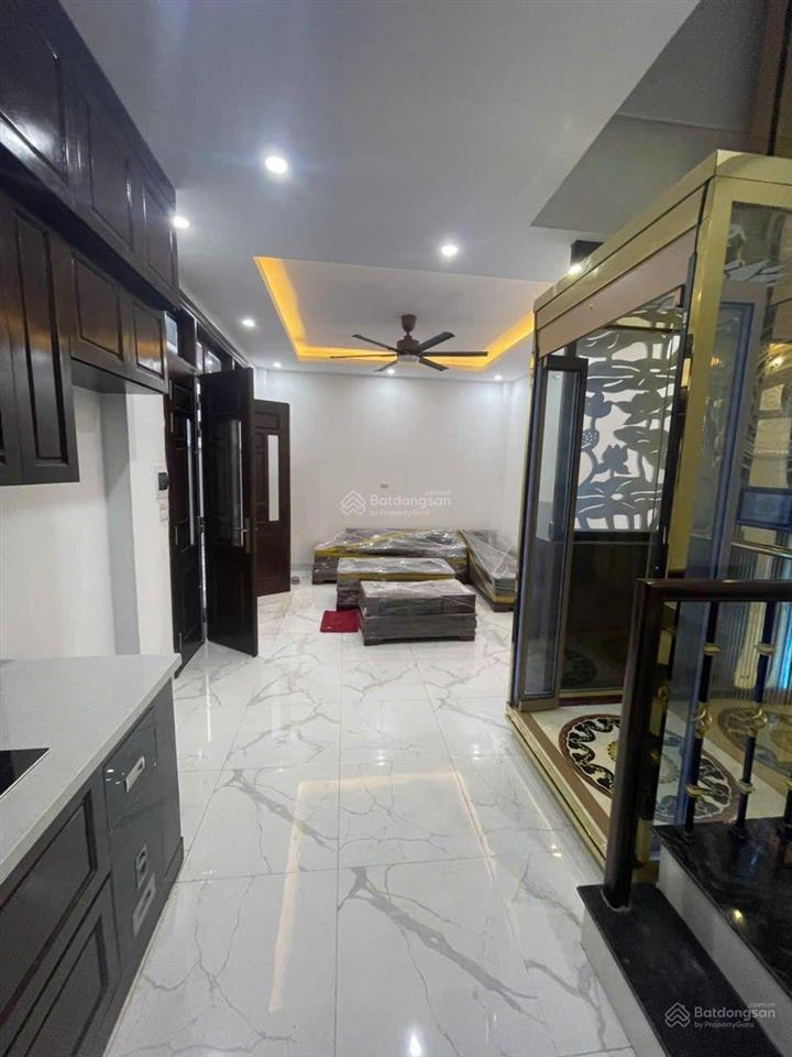 Bán nhà mới xây lò đúc 36m², 5 tầng, thang máy, 1 bước ra phố, chủ cần tiền bán