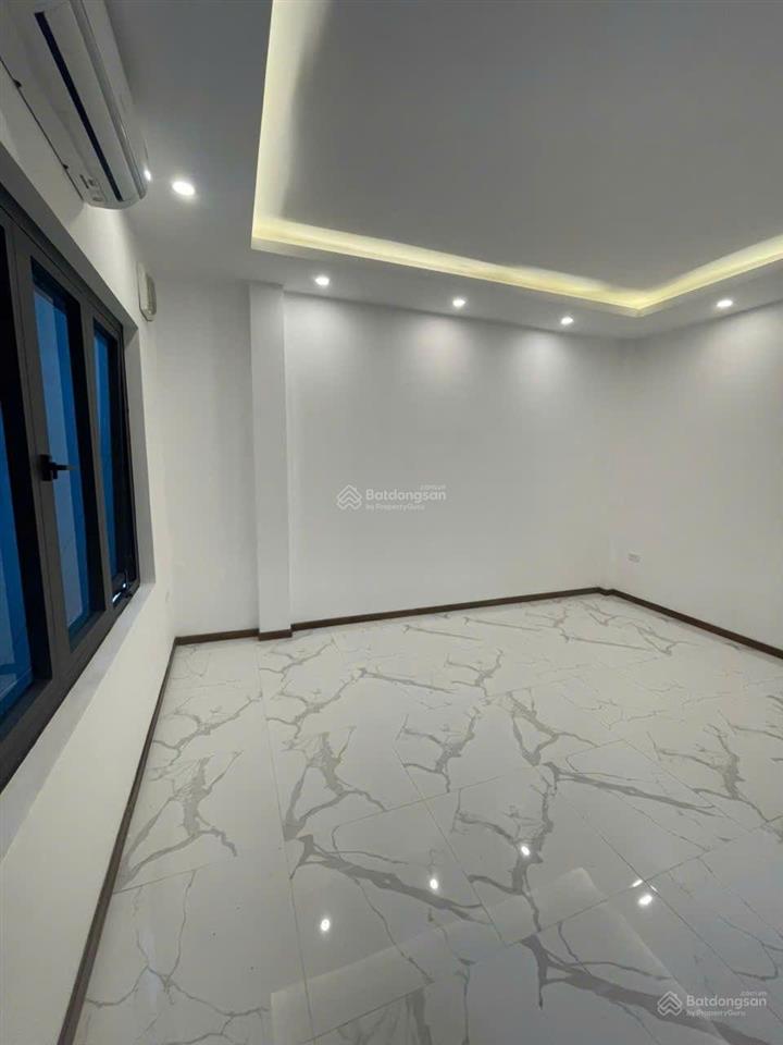 Bán nhà mới xây lò đúc 36m², 5 tầng, thang máy, 1 bước ra phố, chủ cần tiền bán