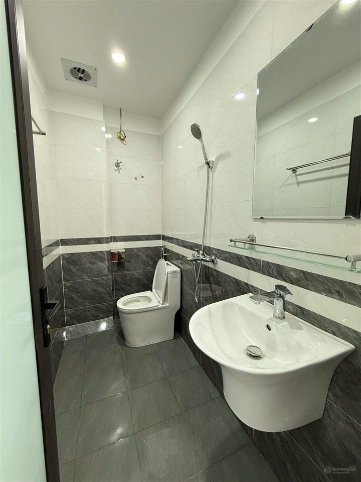 Chính chủ bán căn nhà 55m 5 tầng 8 phòng thang máy ngay đại học đại nam 8,3 tỷ mới tinh