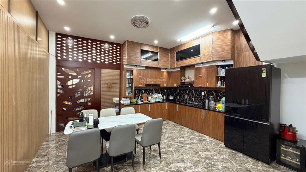 Bán nhà 4 tầng mặt tiền nguyễn xí, đường 7.5m, lề 4.5m, 100m2, mt 5m vuông vức giá 9,7tỷ
mặt