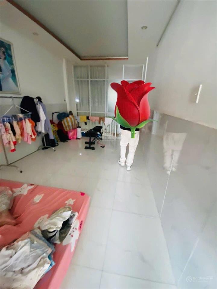 Hàng đầu tư  chỉ hơn 4 tỷ  nhà 2 tầng ngay tttp  kiệt rộng rãi gần đường. nhà 2 tầng, 2 pn
