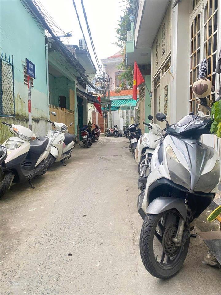 Hàng đầu tư  chỉ hơn 4 tỷ  nhà 2 tầng ngay tttp  kiệt rộng rãi gần đường. nhà 2 tầng, 2 pn