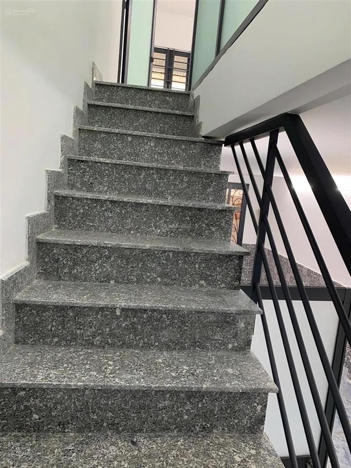 Bán nhà quận 3  phường bàn cờ  dt 36m2  hẻm 11m kinh doanh sầm uất