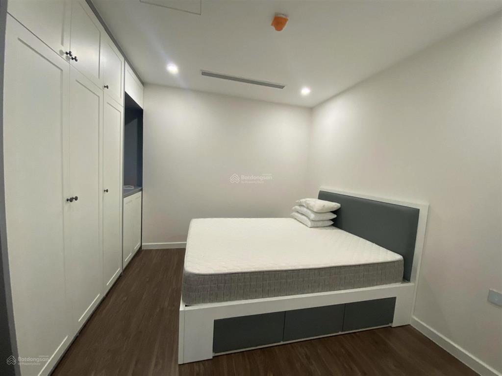 Cho thuê 2pn 80m2 sunshine city full nội thất, 2 logia, view thành phố