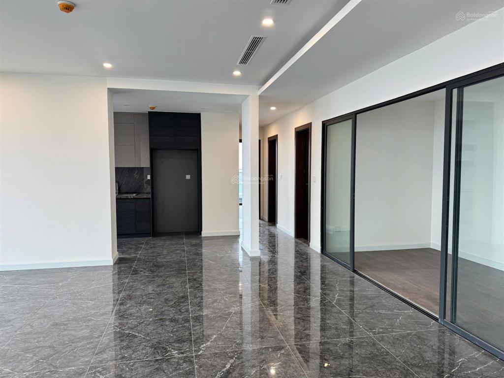 Cho thuê 4pn 211m² sunshine golden river có sân vườn 53m²  45 triệu/tháng