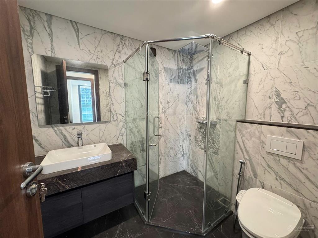 Cho thuê 4pn 211m² sunshine golden river có sân vườn 53m²  45 triệu/tháng