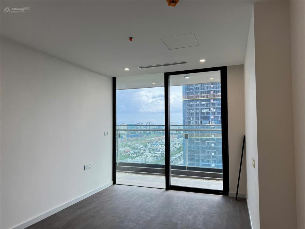 Cho thuê 4pn 211m² sunshine golden river có sân vườn 53m²  45 triệu/tháng