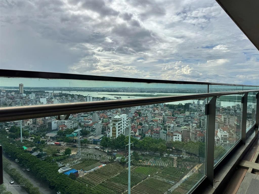 Cho thuê 4pn 211m² sunshine golden river có sân vườn 53m²  45 triệu/tháng