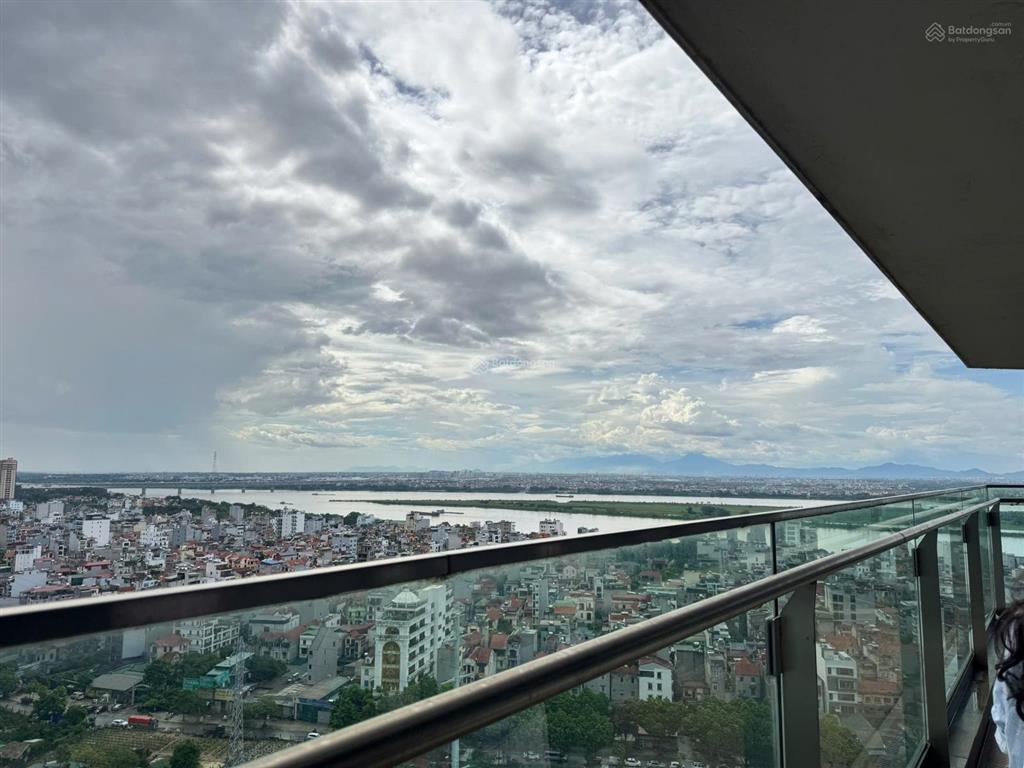 Cho thuê 4pn 211m² sunshine golden river có sân vườn 53m²  45 triệu/tháng