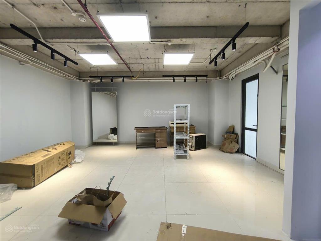 Rẻ nhất tân bình ! văn phòng 120m2, giá 18 triệu/th  206 võ thành trang