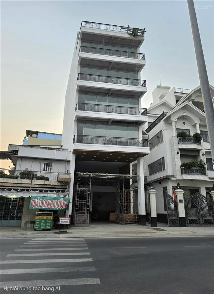 Tòa nhà 1 hầm  6 tầng (1.250m2)  250 triệu