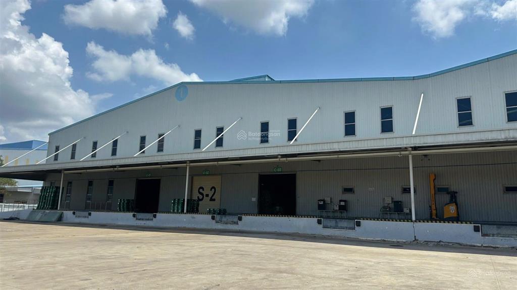 50.000m2 kho xưởng chỉ tính tiền thuê 26.000m2