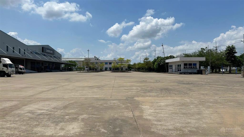 50.000m2 kho xưởng chỉ tính tiền thuê 26.000m2