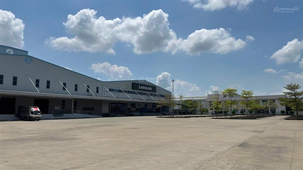 50.000m2 kho xưởng chỉ tính tiền thuê 26.000m2