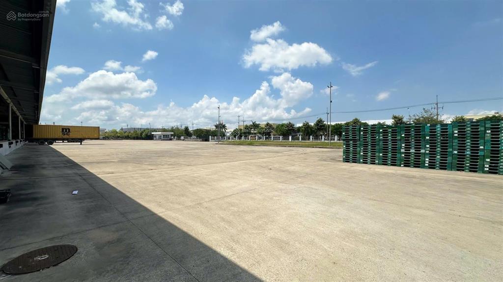 50.000m2 kho xưởng chỉ tính tiền thuê 26.000m2