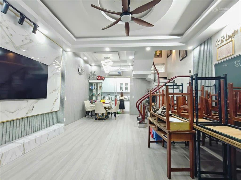 Tôi cần bán gấp căn nhà hẻm ô tô nằm ở lê quang định, p1, gò vấp  62m2  giá 3tỷ350