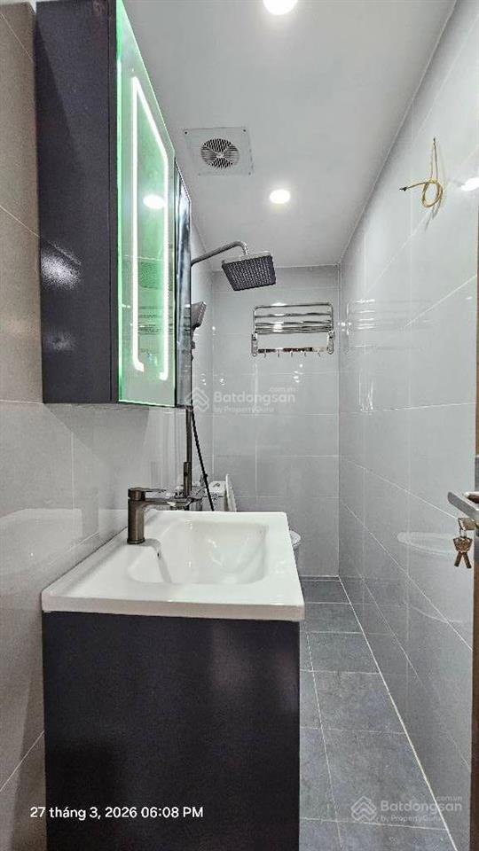 Bán căn hộ tập thể phố thịnh hào tầng 1. dt 70m2, ô tô đỗ cửa