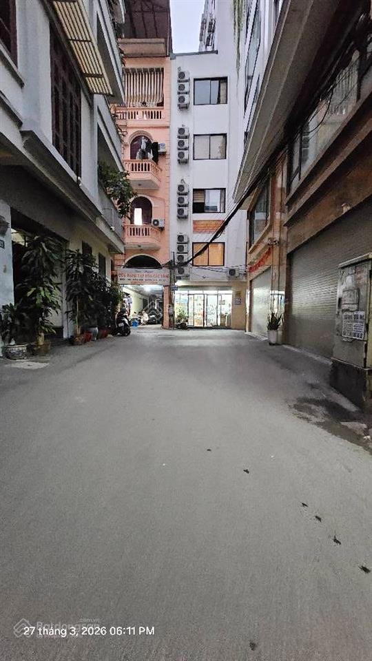 Bán căn hộ tập thể phố thịnh hào tầng 1. dt 70m2, ô tô đỗ cửa