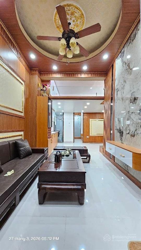 Bán căn hộ tập thể phố thịnh hào tầng 1. dt 70m2, ô tô đỗ cửa