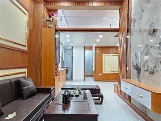 Bán căn hộ tập thể phố thịnh hào tầng 1. dt 70m, ô tô đỗ cửa