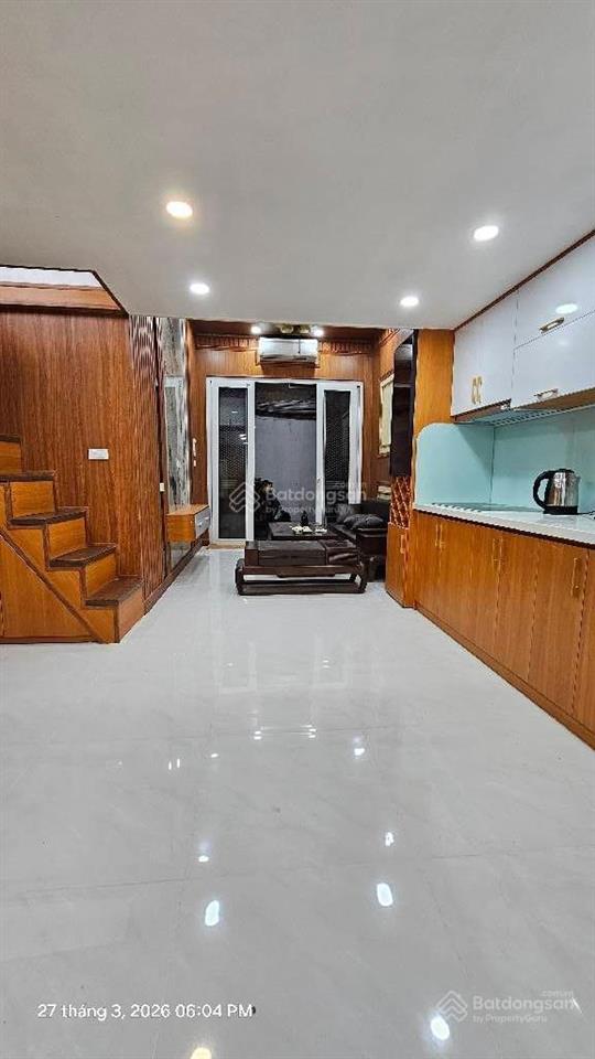 Bán căn hộ tập thể phố thịnh hào tầng 1. dt 70m2, ô tô đỗ cửa