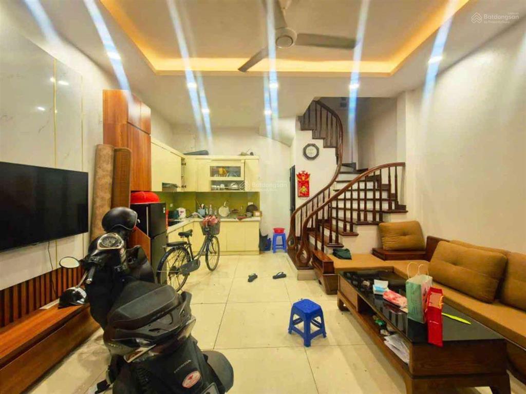 Trung tâm huỳnh thúc kháng, pháo đài láng