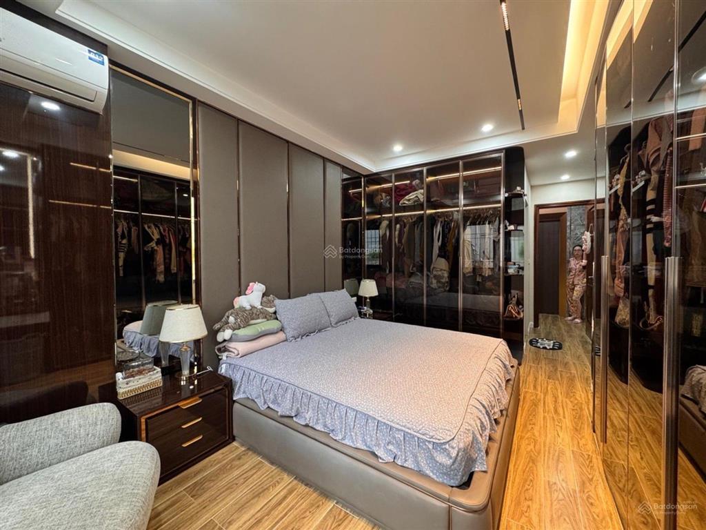 Chỉ 10,x tỷ sở hữu ngay nhà siêu đẹp trung tâm phố hoàng ngân. nội thất tiền tỷ đẹp long lanh