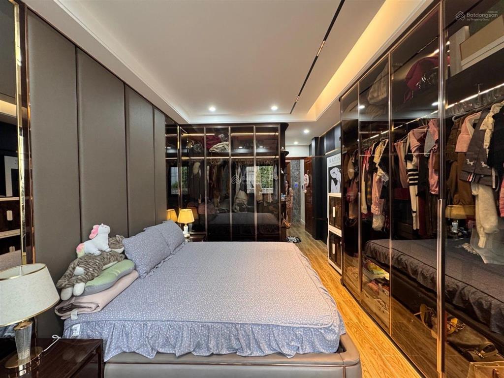 Chỉ 10,x tỷ sở hữu ngay nhà siêu đẹp trung tâm phố hoàng ngân. nội thất tiền tỷ đẹp long lanh