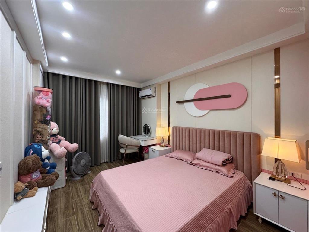 Chỉ 10,x tỷ sở hữu ngay nhà siêu đẹp trung tâm phố hoàng ngân. nội thất tiền tỷ đẹp long lanh