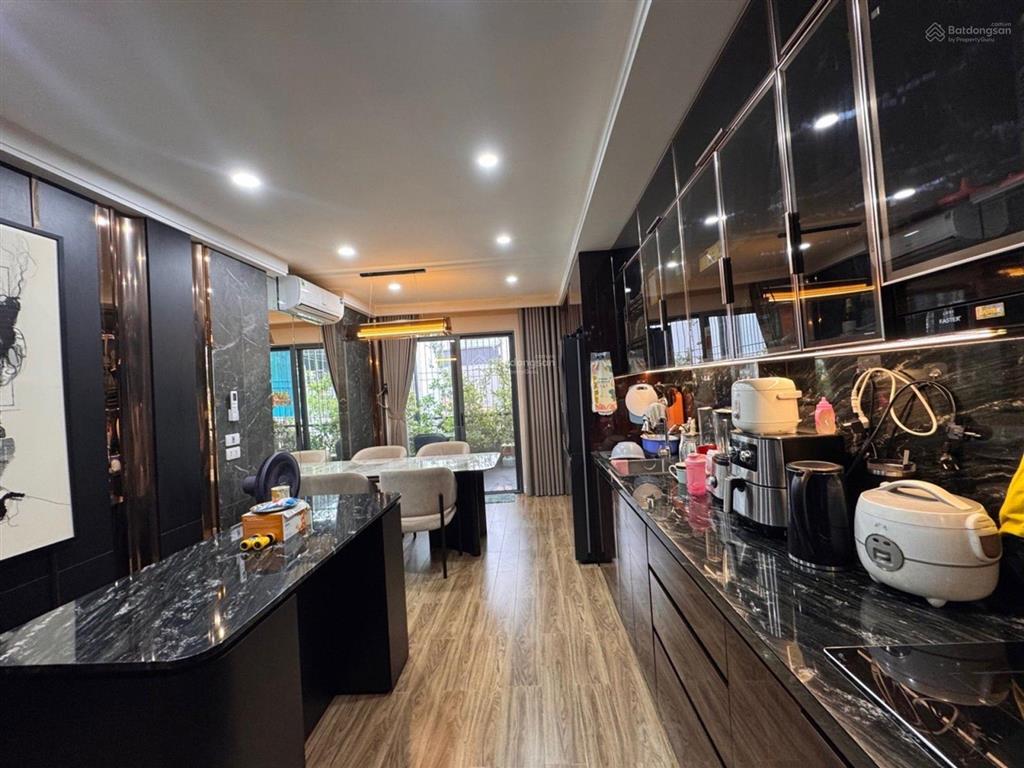Chỉ 10,x tỷ sở hữu ngay nhà siêu đẹp trung tâm phố hoàng ngân. nội thất tiền tỷ đẹp long lanh