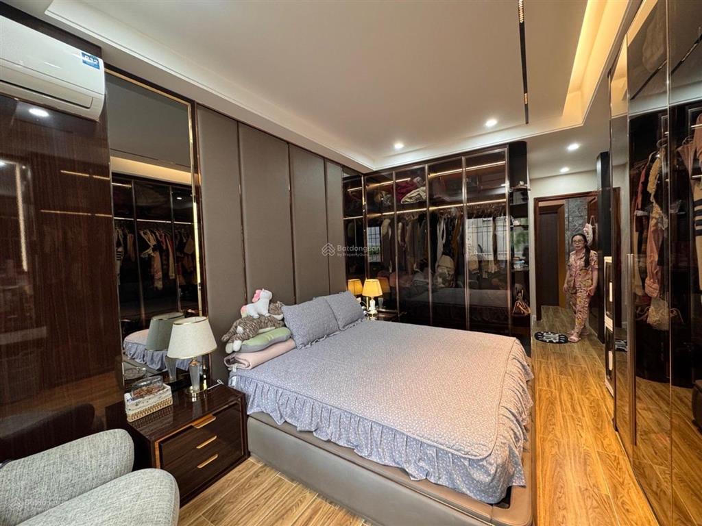 Chỉ 10,x tỷ sở hữu ngay nhà siêu đẹp trung tâm phố hoàng ngân. nội thất tiền tỷ đẹp long lanh