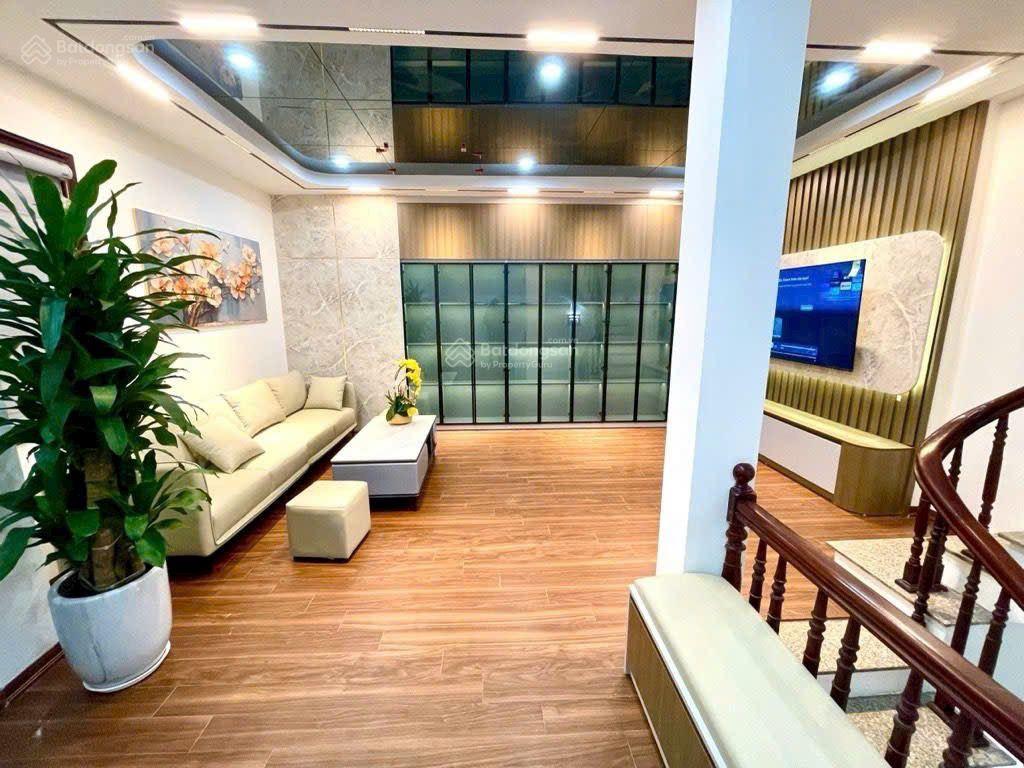 Nhà đẹp như khách sạn giá chỉ nhỉnh 6 tỷ khu vực kiến hưng hà