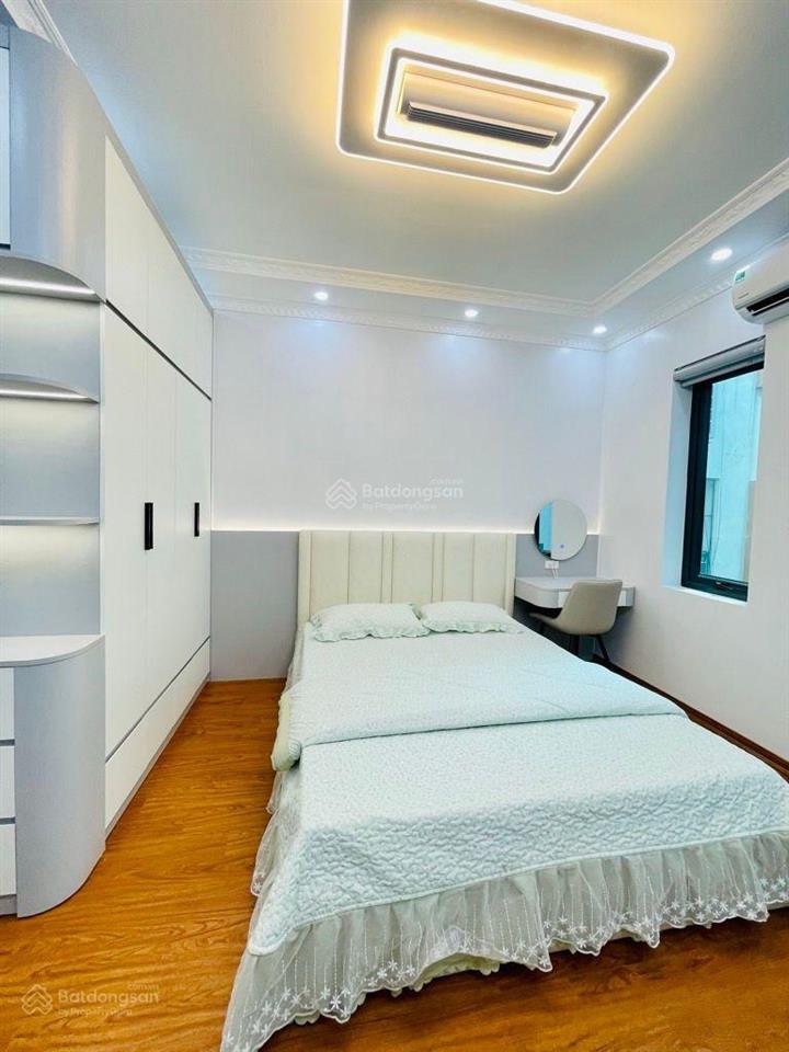 Cát linh 10 tỷ có nhà mới 33m 6 tầng thang máy ngõ thông  gần ôtô,
