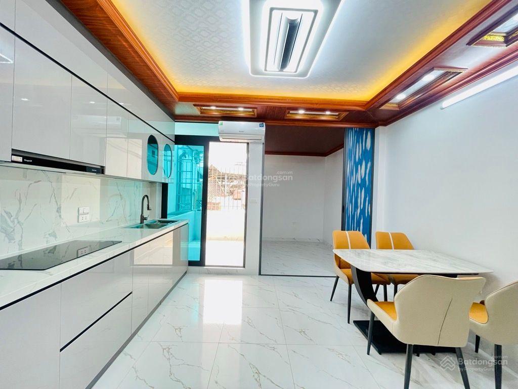 Cát linh 10 tỷ có nhà mới 33m 6 tầng thang máy ngõ thông  gần ôtô,