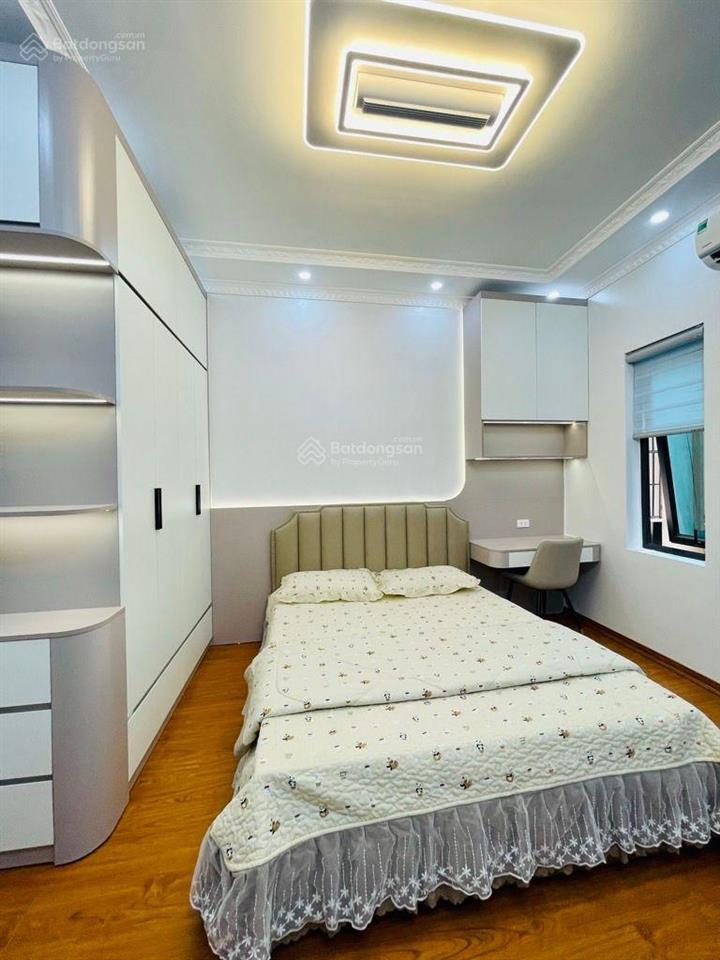 Cát linh 10 tỷ có nhà mới 33m 6 tầng thang máy ngõ thông  gần ôtô,