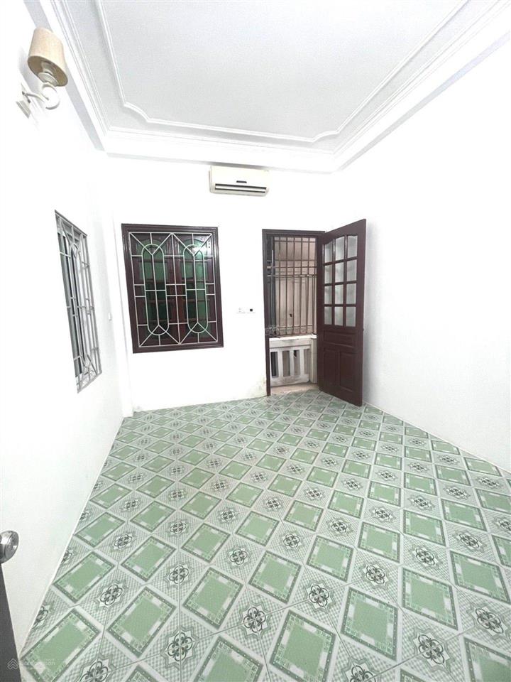 Chỉ 5 tỷ sở hữu ngay nhà 4 tầng 3pn phố chính kinh  quan nhân