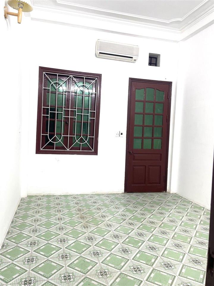 Chỉ 5 tỷ sở hữu ngay nhà 4 tầng 3pn phố chính kinh  quan nhân
