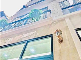 10 tỷ sở hữu ngay nhà quốc tử giám. dt 33m 6 tầng thang máy