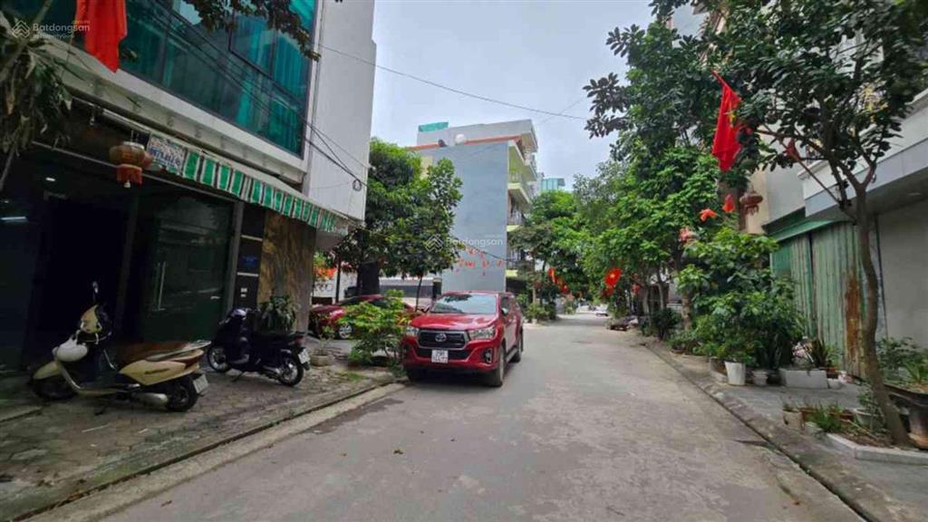 Khu đô thị yên nghĩa
dt 50m  4 tầng giá 10,8 tỷ
+ đường trước nhà vỉa hè rộng, 3