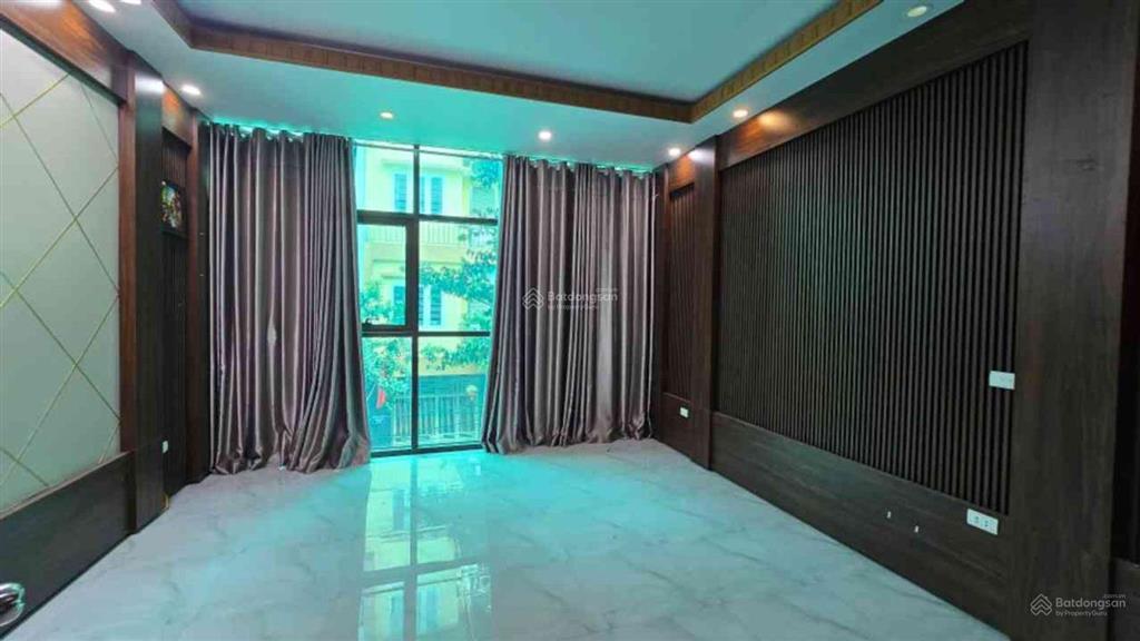 Khu đô thị yên nghĩa
dt 50m  4 tầng giá 10,8 tỷ
+ đường trước nhà vỉa hè rộng, 3